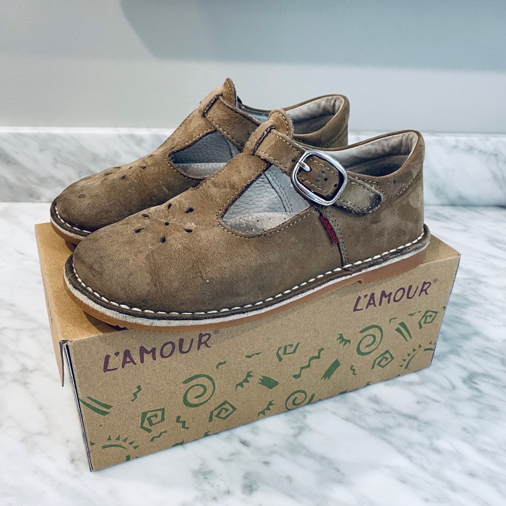 L’Amour Stitch down T-Strap Mary Jane shoes